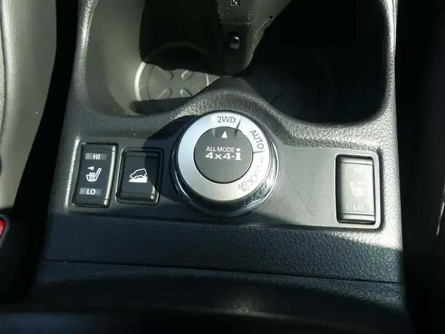 日産 エクストレイル 20Xt エマージェンシーブレーキ 千葉県 2016(平28)年 2.1万km ブリリアントホワイトパール エマージェンシーブレーキ/クルーズコントロール/アイドリングストップ/カブロンシート/前席シートヒーター/純正SDナビ/地デジTV/【DVD/CD再生機能　Bluetooth接続】/アラウンドビューモニター/ドライブレコーダー（CA-XDR71GD）/ETC/LEDヘッドライト/フォグライト/ウインカーミラー/コーナーセンサー/純正17インチアルミホイル/インテリジェントキー