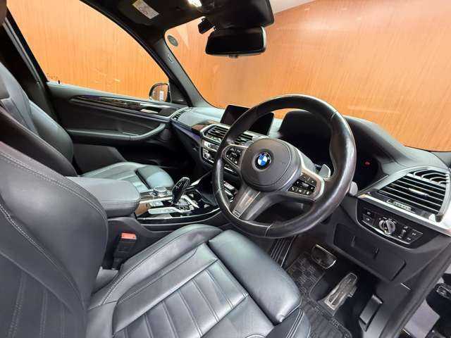 ＢＭＷ Ｘ３ M40d 千葉県 2019(令1)年 4.5万km サファイアブラックP パノラマＳＲ　/ハイラインＰＫＧ　/ｈ／ｋサウンド/純正ナビ　/３６０°カメラ　/ＡＣＣ　/ＨＵＤ　/黒革　/シートヒーター　/パワーシート　/アンビエントライト　/ＬＥＤヘッドライト　/オートライト　/電動リアゲート