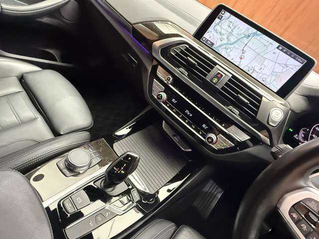 ＢＭＷ Ｘ３ M40d 千葉県 2019(令1)年 4.5万km サファイアブラックP パノラマＳＲ　/ハイラインＰＫＧ　/ｈ／ｋサウンド/純正ナビ　/３６０°カメラ　/ＡＣＣ　/ＨＵＤ　/黒革　/シートヒーター　/パワーシート　/アンビエントライト　/ＬＥＤヘッドライト　/オートライト　/電動リアゲート