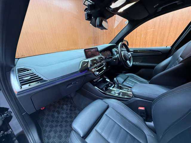 ＢＭＷ Ｘ３ M40d 千葉県 2019(令1)年 4.5万km サファイアブラックP パノラマＳＲ　/ハイラインＰＫＧ　/ｈ／ｋサウンド/純正ナビ　/３６０°カメラ　/ＡＣＣ　/ＨＵＤ　/黒革　/シートヒーター　/パワーシート　/アンビエントライト　/ＬＥＤヘッドライト　/オートライト　/電動リアゲート
