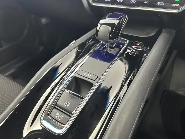ホンダ ヴェゼル ハイブリッド X 千葉県 2014(平26)年 14万km アラバスターシルバーメタリック 純正メモリーナビ/・Bluetooth接続/・ワンセグTV/・CD/DVD再生/バックカメラ/スマートキー/クルーズコントロール/シートヒーター/フォグランプ