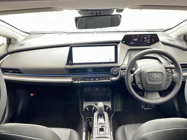 トヨタ プリウス Z 千葉県 2023(令5)年 2.6万km プラチナホワイトパールマイカ 衝突軽減ブレーキ/レーンキープアシスト/レーダークルーズコントロール/オートマチックハイビーム/モデリスタエアロ/全方位カメラ/純正メモリナビ/（フルセグ/Bluetooth/FM/AM/タイプC接続）/ステアリングスイッチ/ステアリングヒーター/ビルトインETC2.0/アイドリングストップ/ブラインドスポットモニター/レザーシート/シートヒーター（運転席＋助手席）/エアシート（運転席＋助手席）/スマートキー/LEDヘッドライト/フォグライト/電動格納ミラー/デジタルインナーミラー/純正フロアマット/純正サイドバイザー/W＋サイド＋カーテンエアバッグ/純正19インチアルミホイール