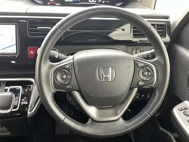 ホンダ ステップワゴン スパーダ ハイブリッド G EX ホンダセンシング 熊本県 2019(令1)年 6.7万km プラチナホワイトパール ワンオーナー　/禁煙車　/社外ナビ　/カロッツェリアフリップダウンモニター　/ビルトインＥＴＣ　/社外前後ドライブレコーダー　/バックカメラ/レーダークルーズコントロール/前後クリアランスソナー　/両側パワースライドドア　/前席シートヒーター　/ＧＰＳレーダー探知機/レーンキープアシスト/横滑り防止/デジタルインナーミラー/フロアマット/純正１６インチAW/オートライト/LEDヘッドライト/フォグライト/スマートキー/プッシュスタート/保証書/取扱説明書
