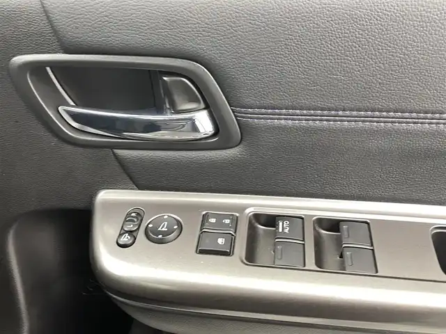 ホンダ ステップワゴン スパーダ ハイブリッド G EX ホンダセンシング 熊本県 2019(令1)年 6.7万km プラチナホワイトパール ワンオーナー　/禁煙車　/社外ナビ　/カロッツェリアフリップダウンモニター　/ビルトインＥＴＣ　/社外前後ドライブレコーダー　/バックカメラ/レーダークルーズコントロール/前後クリアランスソナー　/両側パワースライドドア　/前席シートヒーター　/ＧＰＳレーダー探知機/レーンキープアシスト/横滑り防止/デジタルインナーミラー/フロアマット/純正１６インチAW/オートライト/LEDヘッドライト/フォグライト/スマートキー/プッシュスタート/保証書/取扱説明書