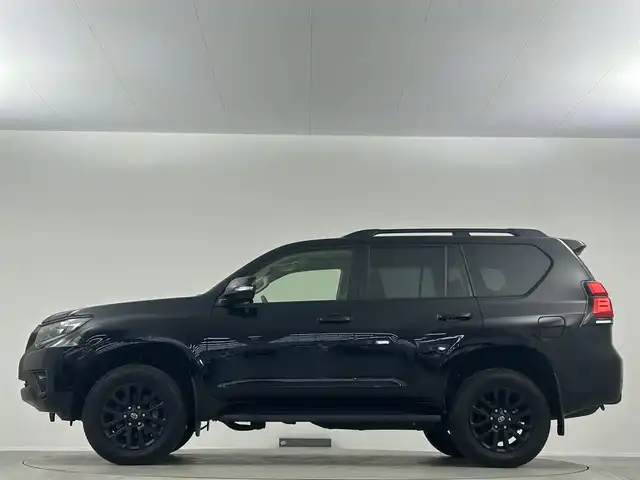 トヨタ ランドクルーザー プラド TX Lパッケージ マットブラED 埼玉県 2022(令4)年 2.8万km ブラック 特別仕様車【マットブラックエディション】　サンルーフ　ベージュレザーシート　パワーシート　　シートベンチレーション　電動格納サードシート　純正MOPディスプレイオーディオ　バックカメラ　全周囲モニター　衝突軽減　レーダークルーズ　ビルトインＥＴＣ2.0 LEDヘッドライト　フォグランプ  オートライト  AHB LDA