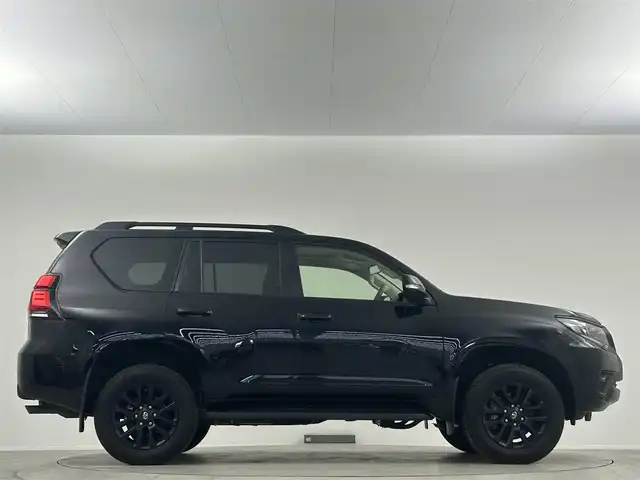 トヨタ ランドクルーザー プラド TX Lパッケージ マットブラED 埼玉県 2022(令4)年 2.8万km ブラック 特別仕様車【マットブラックエディション】　サンルーフ　ベージュレザーシート　パワーシート　　シートベンチレーション　電動格納サードシート　純正MOPディスプレイオーディオ　バックカメラ　全周囲モニター　衝突軽減　レーダークルーズ　ビルトインＥＴＣ2.0 LEDヘッドライト　フォグランプ  オートライト  AHB LDA