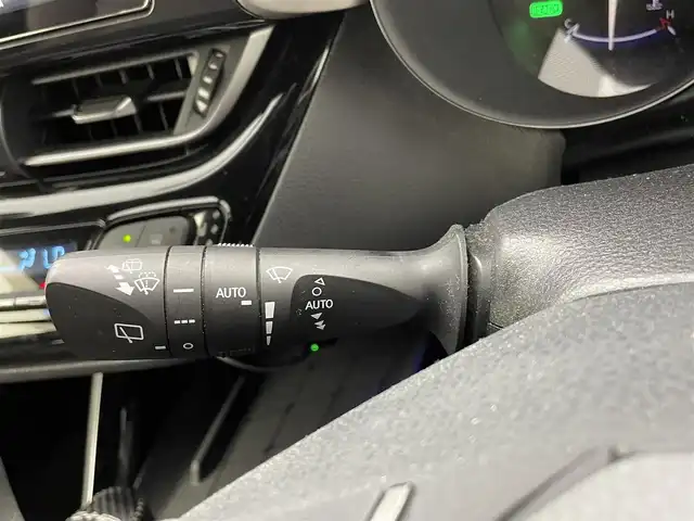 トヨタ Ｃ－ＨＲ G 熊本県 2017(平29)年 5.8万km メタルストリームM 社外メモリナビ/・CD/・DVD/・USB/・フルセグＴＶ/・Bluetooth/・AM/・FM/主要装備/・衝突軽減/・レーンキープ/・追従クルコン/・コーナーセンサー前後/・バックカメラ/・ビルトインETC/・ドラレコ前後/・シートヒーターD/N席/・ハーフレザーシート/・純正フロアマット/・純正アルミホイール/・LEDヘッドライト/・オートライト/・オートハイビーム/・フォグランプ/スマートキー/プッシュスタート