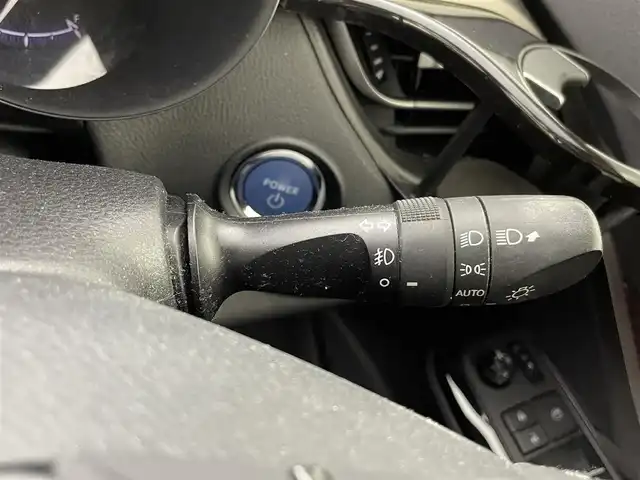 トヨタ Ｃ－ＨＲ G 熊本県 2017(平29)年 5.8万km メタルストリームM 社外メモリナビ/・CD/・DVD/・USB/・フルセグＴＶ/・Bluetooth/・AM/・FM/主要装備/・衝突軽減/・レーンキープ/・追従クルコン/・コーナーセンサー前後/・バックカメラ/・ビルトインETC/・ドラレコ前後/・シートヒーターD/N席/・ハーフレザーシート/・純正フロアマット/・純正アルミホイール/・LEDヘッドライト/・オートライト/・オートハイビーム/・フォグランプ/スマートキー/プッシュスタート