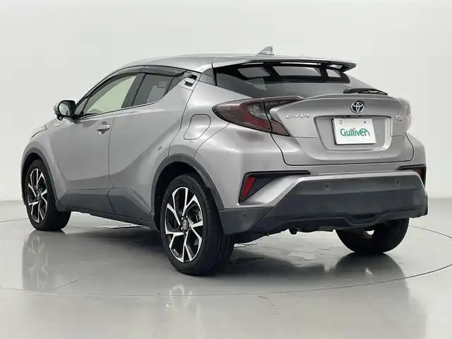 トヨタ Ｃ－ＨＲ G 熊本県 2017(平29)年 5.8万km メタルストリームM 社外メモリナビ/・CD/・DVD/・USB/・フルセグＴＶ/・Bluetooth/・AM/・FM/主要装備/・衝突軽減/・レーンキープ/・追従クルコン/・コーナーセンサー前後/・バックカメラ/・ビルトインETC/・ドラレコ前後/・シートヒーターD/N席/・ハーフレザーシート/・純正フロアマット/・純正アルミホイール/・LEDヘッドライト/・オートライト/・オートハイビーム/・フォグランプ/スマートキー/プッシュスタート