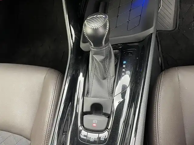 トヨタ Ｃ－ＨＲ G 熊本県 2017(平29)年 5.8万km メタルストリームM 社外メモリナビ/・CD/・DVD/・USB/・フルセグＴＶ/・Bluetooth/・AM/・FM/主要装備/・衝突軽減/・レーンキープ/・追従クルコン/・コーナーセンサー前後/・バックカメラ/・ビルトインETC/・ドラレコ前後/・シートヒーターD/N席/・ハーフレザーシート/・純正フロアマット/・純正アルミホイール/・LEDヘッドライト/・オートライト/・オートハイビーム/・フォグランプ/スマートキー/プッシュスタート