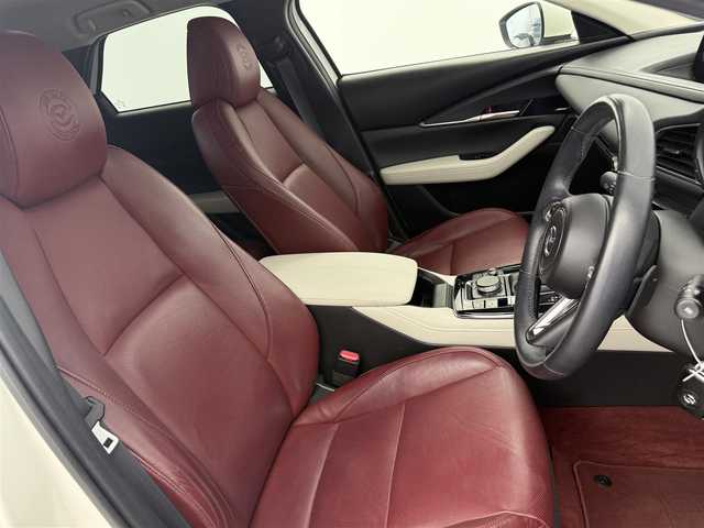 マツダ ＣＸ－３０ XD 100周年特別記念車 愛知県 2020(令2)年 3.8万km スノーフレイクホワイトパールマイカ 赤レザーシート/BOSEサウンドスピーカー/全方位カメラ/ETC/純正ナビ/　（Bluetooth/HDMI/CD）/i-ACTIIVESENSE/　・アドバンススマートシティブレーキサポート/　・AT誤発進抑制制御/　・リアパーキングセンサー/　・スマートシティブレーキサポート/　・車線逸脱警報システム/　・ブラインドスポットモニタリング＆リアクロストラフィックアラート/　・交通標識認識システム/　・ドライバー・アテンション・アラート/　・先進ライト/　・アダプティブクルーズコントロール/シートヒーター/ステアリングヒーター/パドルシフト/パワーバックドア/純正18インチAW/純正フロアマット