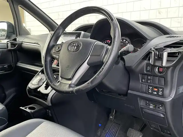 トヨタ エスクァイア Gi 宮崎県 2017(平29)年 6.1万km ボルドーマイカメタリック TRDエアロ/純正ナビ/(AM.FM.Bluetooth.DVD.CD.USB)/フルセグTV/バックカメラ/両側パワースライドドア/ETC/クルーズコントロール/前後ドライブレコーダー/フリップダウンモニター/シートヒーター/ステアリングスイッチ/オートライト/オートマチックハイビーム/電格ミラー/パワーウィンドウ/パワーステアリング