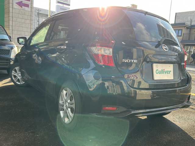 日産 ノート e－パワー X 道央・札幌 2017(平29)年 6.2万km スーパーブラック 純正ナビ（AM/FM/CD/DVD/SD/BT/フルセグTV）/ドライブレコーダー前後/ETC/バックカメラ/積み込み夏タイヤ/デジタルインナーミラー/オートエアコン/レーンアシスト/衝突軽減ブレーキ/横滑り防止装置/ドライブモードスイッチ/ISOFIX/オートライト/ステアリングスイッチ/電動格納ミラー/純正ドアバイザー/純正フロアマット