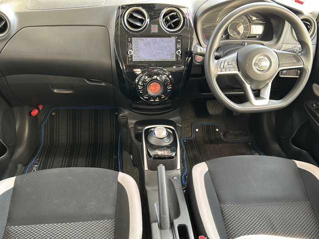 日産 ノート e－パワー X 道央・札幌 2017(平29)年 6.2万km スーパーブラック 純正ナビ（AM/FM/CD/DVD/SD/BT/フルセグTV）/ドライブレコーダー前後/ETC/バックカメラ/積み込み夏タイヤ/デジタルインナーミラー/オートエアコン/レーンアシスト/衝突軽減ブレーキ/横滑り防止装置/ドライブモードスイッチ/ISOFIX/オートライト/ステアリングスイッチ/電動格納ミラー/純正ドアバイザー/純正フロアマット