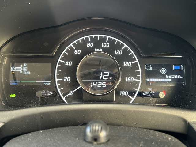 日産 ノート e－パワー X 道央・札幌 2017(平29)年 6.2万km スーパーブラック 純正ナビ（AM/FM/CD/DVD/SD/BT/フルセグTV）/ドライブレコーダー前後/ETC/バックカメラ/積み込み夏タイヤ/デジタルインナーミラー/オートエアコン/レーンアシスト/衝突軽減ブレーキ/横滑り防止装置/ドライブモードスイッチ/ISOFIX/オートライト/ステアリングスイッチ/電動格納ミラー/純正ドアバイザー/純正フロアマット