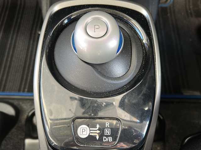 日産 ノート e－パワー X 道央・札幌 2017(平29)年 6.2万km スーパーブラック 純正ナビ（AM/FM/CD/DVD/SD/BT/フルセグTV）/ドライブレコーダー前後/ETC/バックカメラ/積み込み夏タイヤ/デジタルインナーミラー/オートエアコン/レーンアシスト/衝突軽減ブレーキ/横滑り防止装置/ドライブモードスイッチ/ISOFIX/オートライト/ステアリングスイッチ/電動格納ミラー/純正ドアバイザー/純正フロアマット