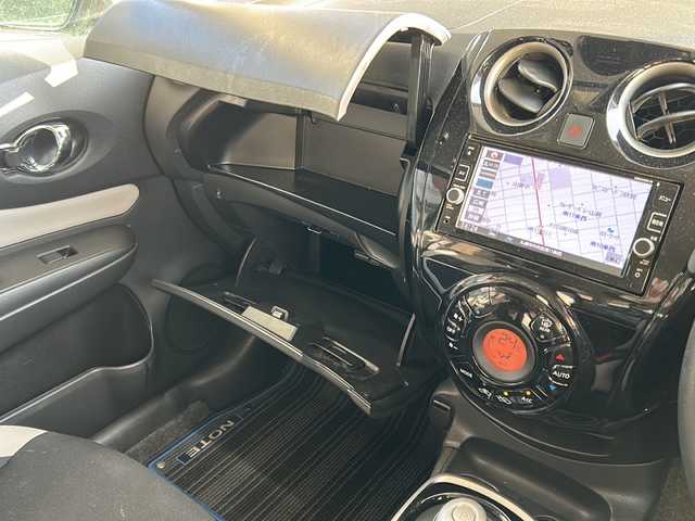 日産 ノート e－パワー X 道央・札幌 2017(平29)年 6.2万km スーパーブラック 純正ナビ（AM/FM/CD/DVD/SD/BT/フルセグTV）/ドライブレコーダー前後/ETC/バックカメラ/積み込み夏タイヤ/デジタルインナーミラー/オートエアコン/レーンアシスト/衝突軽減ブレーキ/横滑り防止装置/ドライブモードスイッチ/ISOFIX/オートライト/ステアリングスイッチ/電動格納ミラー/純正ドアバイザー/純正フロアマット