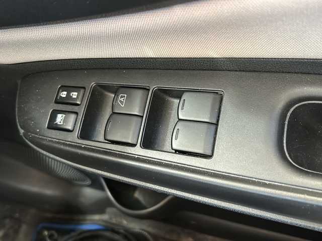 日産 ノート e－パワー X 道央・札幌 2017(平29)年 6.2万km スーパーブラック 純正ナビ（AM/FM/CD/DVD/SD/BT/フルセグTV）/ドライブレコーダー前後/ETC/バックカメラ/積み込み夏タイヤ/デジタルインナーミラー/オートエアコン/レーンアシスト/衝突軽減ブレーキ/横滑り防止装置/ドライブモードスイッチ/ISOFIX/オートライト/ステアリングスイッチ/電動格納ミラー/純正ドアバイザー/純正フロアマット