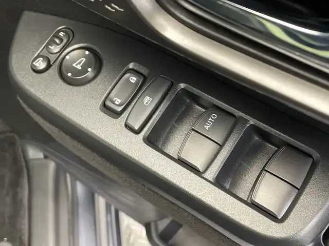 ホンダ Ｎ ＢＯＸ カスタム ターボ 栃木県 2023(令5)年 2.4万km メテオロイドグレーメタリック ターボ/純正ナビ/　（CD/DVD/フルセグTV/Bluetooth/MSV）/バックカメラ/フリップダウンモニター/ホンダセンシング/・衝突軽減ブレーキ/・誤発進抑制機能/・アダプティブクルーズコントロール/・車線維持支援システム/・路外逸脱抑制機能/・先行車発進お知らせ機能/・標識認識機能/・オートハイビーム/前後コーナーセンサー/ETC/両側パワースライドドア/ハーフレザーシート/純正AW/チップアップシート/LEDヘッドライト/サイド+カーテンエアバック