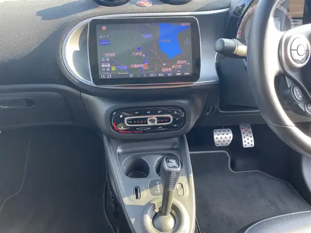 スマート ＭＣＣ スマート フォーフォー BRABUSスポーツ 福岡県 2018(平30)年 1.9万km 赤 ・ガラスルーフ/・クルーズコントロール/・社外ナビ/USB/BT/・バックカメラ/・黒革シート/シートヒーター/・前後ドライブレコーダー/・フルセグ/・ETC/・純正17AW/・ルーフスポイラー/・LEDライト
