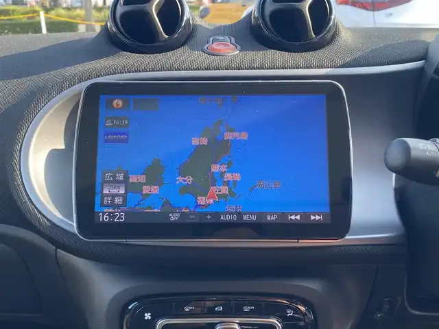 スマート ＭＣＣ スマート フォーフォー BRABUSスポーツ 福岡県 2018(平30)年 1.9万km 赤 ・ガラスルーフ/・クルーズコントロール/・社外ナビ/USB/BT/・バックカメラ/・黒革シート/シートヒーター/・前後ドライブレコーダー/・フルセグ/・ETC/・純正17AW/・ルーフスポイラー/・LEDライト