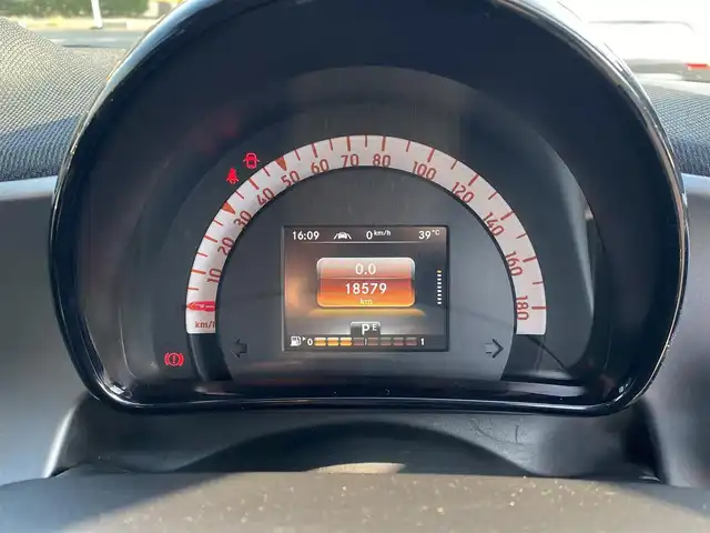 スマート ＭＣＣ スマート フォーフォー BRABUSスポーツ 福岡県 2018(平30)年 1.9万km 赤 ・ガラスルーフ/・クルーズコントロール/・社外ナビ/USB/BT/・バックカメラ/・黒革シート/シートヒーター/・前後ドライブレコーダー/・フルセグ/・ETC/・純正17AW/・ルーフスポイラー/・LEDライト
