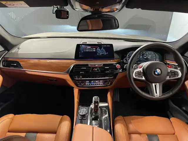 ＢＭＷ Ｍ５ 道央・札幌 2018(平30)年 3.3万km ゴールド Bowers＆Wilkinsダイヤモンド・サラウンド・サウンド・システム/カーボンルーフ/ドライビング・アシスト・プラス/・ACC/・ステアリング＆レーン・コントール・アシスト/・レーン・ディパーチャー・ウォーニング/パーキング・アシスト・プラス/・サラウンドビューカメラ/・PDC/茶革レザーシート/メモリー付パワーシート（D/N）/シートヒーター（前席・後席）/シートベンチレーション（D/N）/パワーテールゲート/LEDヘッドライト/オートライト/２０インチMライト・アロイ・ホイール・ダブルスポーク・スタイリング７０６M　バイカラー/アンビエントライト/BMW　ヘッドアップディスプレイ/HDDナビ/・保証書、取扱説明書（有）/・スペアキー×１