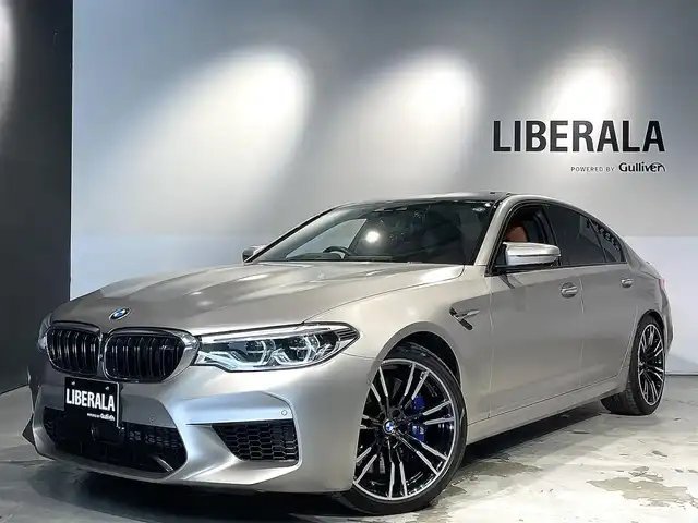 ＢＭＷ Ｍ５ 道央・札幌 2018(平30)年 3.3万km ゴールド Bowers＆Wilkinsダイヤモンド・サラウンド・サウンド・システム/カーボンルーフ/ドライビング・アシスト・プラス/・ACC/・ステアリング＆レーン・コントール・アシスト/・レーン・ディパーチャー・ウォーニング/パーキング・アシスト・プラス/・サラウンドビューカメラ/・PDC/茶革レザーシート/メモリー付パワーシート（D/N）/シートヒーター（前席・後席）/シートベンチレーション（D/N）/パワーテールゲート/LEDヘッドライト/オートライト/２０インチMライト・アロイ・ホイール・ダブルスポーク・スタイリング７０６M　バイカラー/アンビエントライト/BMW　ヘッドアップディスプレイ/HDDナビ/・保証書、取扱説明書（有）/・スペアキー×１