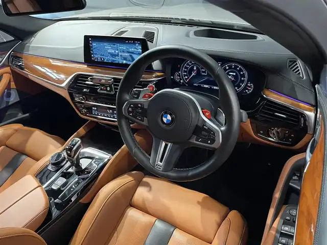 ＢＭＷ Ｍ５ 道央・札幌 2018(平30)年 3.3万km ゴールド Bowers＆Wilkinsダイヤモンド・サラウンド・サウンド・システム/カーボンルーフ/ドライビング・アシスト・プラス/・ACC/・ステアリング＆レーン・コントール・アシスト/・レーン・ディパーチャー・ウォーニング/パーキング・アシスト・プラス/・サラウンドビューカメラ/・PDC/茶革レザーシート/メモリー付パワーシート（D/N）/シートヒーター（前席・後席）/シートベンチレーション（D/N）/パワーテールゲート/LEDヘッドライト/オートライト/２０インチMライト・アロイ・ホイール・ダブルスポーク・スタイリング７０６M　バイカラー/アンビエントライト/BMW　ヘッドアップディスプレイ/HDDナビ/・保証書、取扱説明書（有）/・スペアキー×１