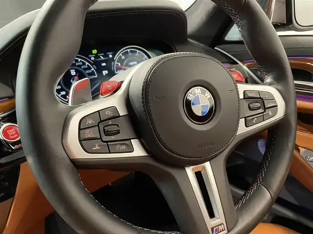 ＢＭＷ Ｍ５ 道央・札幌 2018(平30)年 3.3万km ゴールド Bowers＆Wilkinsダイヤモンド・サラウンド・サウンド・システム/カーボンルーフ/ドライビング・アシスト・プラス/・ACC/・ステアリング＆レーン・コントール・アシスト/・レーン・ディパーチャー・ウォーニング/パーキング・アシスト・プラス/・サラウンドビューカメラ/・PDC/茶革レザーシート/メモリー付パワーシート（D/N）/シートヒーター（前席・後席）/シートベンチレーション（D/N）/パワーテールゲート/LEDヘッドライト/オートライト/２０インチMライト・アロイ・ホイール・ダブルスポーク・スタイリング７０６M　バイカラー/アンビエントライト/BMW　ヘッドアップディスプレイ/HDDナビ/・保証書、取扱説明書（有）/・スペアキー×１