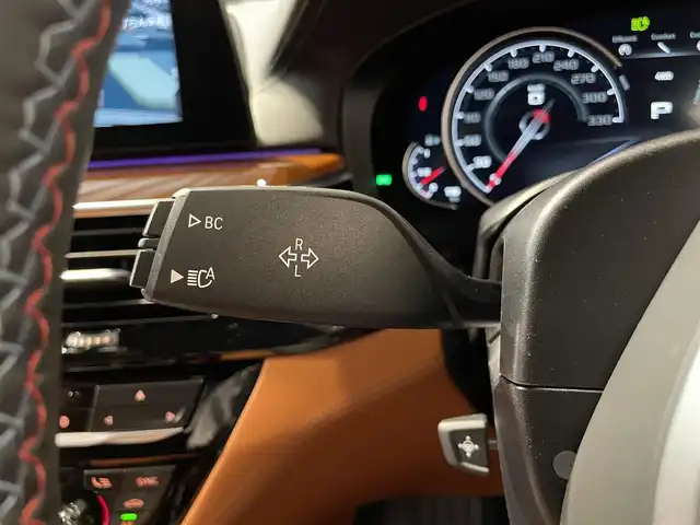 ＢＭＷ Ｍ５ 道央・札幌 2018(平30)年 3.3万km ゴールド Bowers＆Wilkinsダイヤモンド・サラウンド・サウンド・システム/カーボンルーフ/ドライビング・アシスト・プラス/・ACC/・ステアリング＆レーン・コントール・アシスト/・レーン・ディパーチャー・ウォーニング/パーキング・アシスト・プラス/・サラウンドビューカメラ/・PDC/茶革レザーシート/メモリー付パワーシート（D/N）/シートヒーター（前席・後席）/シートベンチレーション（D/N）/パワーテールゲート/LEDヘッドライト/オートライト/２０インチMライト・アロイ・ホイール・ダブルスポーク・スタイリング７０６M　バイカラー/アンビエントライト/BMW　ヘッドアップディスプレイ/HDDナビ/・保証書、取扱説明書（有）/・スペアキー×１