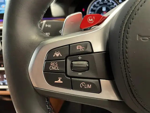 ＢＭＷ Ｍ５ 道央・札幌 2018(平30)年 3.3万km ゴールド Bowers＆Wilkinsダイヤモンド・サラウンド・サウンド・システム/カーボンルーフ/ドライビング・アシスト・プラス/・ACC/・ステアリング＆レーン・コントール・アシスト/・レーン・ディパーチャー・ウォーニング/パーキング・アシスト・プラス/・サラウンドビューカメラ/・PDC/茶革レザーシート/メモリー付パワーシート（D/N）/シートヒーター（前席・後席）/シートベンチレーション（D/N）/パワーテールゲート/LEDヘッドライト/オートライト/２０インチMライト・アロイ・ホイール・ダブルスポーク・スタイリング７０６M　バイカラー/アンビエントライト/BMW　ヘッドアップディスプレイ/HDDナビ/・保証書、取扱説明書（有）/・スペアキー×１