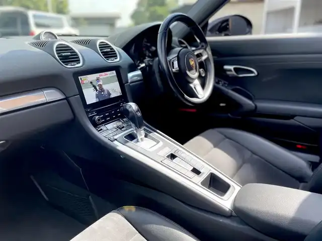 ポルシェ ７１８ボクスター 栃木県 2016(平28)年 2.8万km 黒 スポーツクロノパッケージ/20インチカレラSホイール/BOSEサウンド/ハーフレザーシート /ナビ/フルセグTV/バックカメラ/ETC/電動格納ミラー/カーボンエアロF/S/R/ウィング/2本出しテールパイプ/オートライト/ドライブレコーダー/パドルシフト