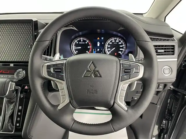 三菱 デリカＤ：５ シャモニー 宮城県 2025(令7)年 0.1千km グラファイトグレーメタリック/ブラックマイカ 登録済未使用車/オリジナルナビ取付パッケージ＋リアモニター取付パッケージ(25/300)　ステップレス　（7人）/登全周囲カメラ　/ハーフレザーシート/BSM /アダプティブクルーズコントロール /両側パワースライドドア /パワーバックドア /シートヒーター /衝突軽減ブレーキ　/車線逸脱抑制 /オートハイビーム /専用18AW