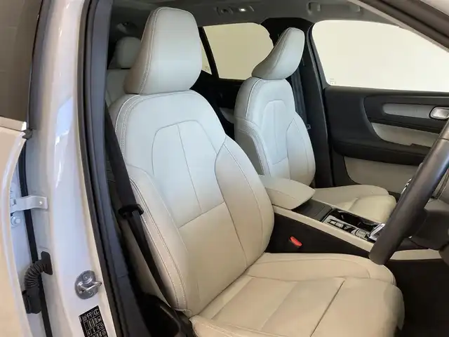 ボルボ ボルボ ＸＣ４０ 熊本県 2024(令6)年 0.4万km クリスタルホワイトP ワンオーナー/パノラマサンルーフ/ホワイトフルレザーシート/純正Googleナビ/AppleCarPlay/アンドロイドオート/ハーマンカードンサラウンドシステム/360°カメラ/コーナーセンサー