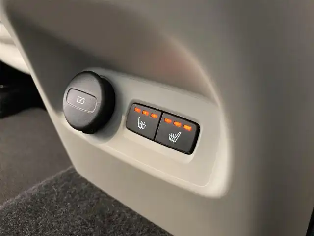 ボルボ ボルボ ＸＣ４０ 熊本県 2024(令6)年 0.4万km クリスタルホワイトP ワンオーナー/パノラマサンルーフ/ホワイトフルレザーシート/純正Googleナビ/AppleCarPlay/アンドロイドオート/ハーマンカードンサラウンドシステム/360°カメラ/コーナーセンサー