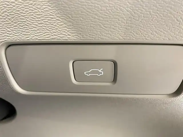 ボルボ ボルボ ＸＣ４０ 熊本県 2024(令6)年 0.4万km クリスタルホワイトP ワンオーナー/パノラマサンルーフ/ホワイトフルレザーシート/純正Googleナビ/AppleCarPlay/アンドロイドオート/ハーマンカードンサラウンドシステム/360°カメラ/コーナーセンサー