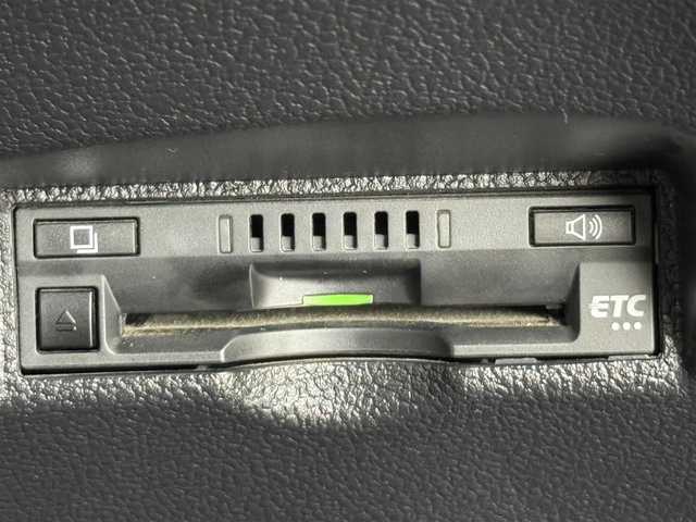 トヨタ プリウス Sセーフティプラス 福岡県 2018(平30)年 7.1万km アティチュードブラックマイカ モデリスタエアロ　/純正ナビ／フルセグＴＶ　/バックカメラ　/ビルトインＥＴＣ　/レーダークルコン　/コーナーセンサー　/衝突軽減ブレーキ　/レーンキープ　/ＰＫＳＢ　/パーキングアシスト　/純正１５インチＡＷ　/ＬＥＤ