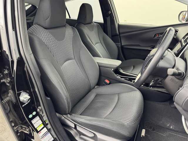 トヨタ プリウス Sセーフティプラス 福岡県 2018(平30)年 7.1万km アティチュードブラックマイカ モデリスタエアロ　/純正ナビ／フルセグＴＶ　/バックカメラ　/ビルトインＥＴＣ　/レーダークルコン　/コーナーセンサー　/衝突軽減ブレーキ　/レーンキープ　/ＰＫＳＢ　/パーキングアシスト　/純正１５インチＡＷ　/ＬＥＤ