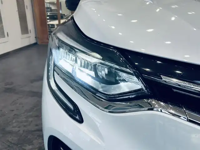 ルノー ルノー キャプチャー インテンス 大阪府 2022(令4)年 2.8万km パール 純正ディスプレイオーディオ/applecarplay/360°カメラ/ACC/純正18インチAW/LEDヘッドライト/ブラインドスポット/クリアランスソナー/ハーフレザー/シートヒーター/ステアリングヒーター/ルーフレール/パドルシフト/ETC/ドラレコ