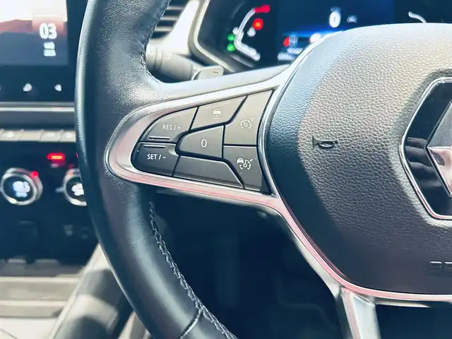 ルノー ルノー キャプチャー インテンス 大阪府 2022(令4)年 2.8万km パール 純正ディスプレイオーディオ/applecarplay/360°カメラ/ACC/純正18インチAW/LEDヘッドライト/ブラインドスポット/クリアランスソナー/ハーフレザー/シートヒーター/ステアリングヒーター/ルーフレール/パドルシフト/ETC/ドラレコ