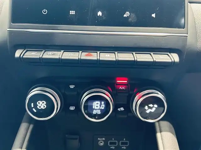 ルノー ルノー キャプチャー インテンス 大阪府 2022(令4)年 2.8万km パール 純正ディスプレイオーディオ/applecarplay/360°カメラ/ACC/純正18インチAW/LEDヘッドライト/ブラインドスポット/クリアランスソナー/ハーフレザー/シートヒーター/ステアリングヒーター/ルーフレール/パドルシフト/ETC/ドラレコ