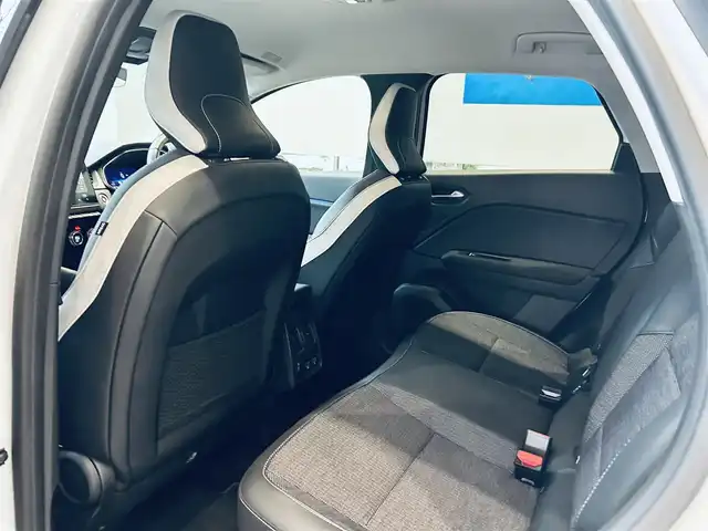ルノー ルノー キャプチャー インテンス 大阪府 2022(令4)年 2.8万km パール 純正ディスプレイオーディオ/applecarplay/360°カメラ/ACC/純正18インチAW/LEDヘッドライト/ブラインドスポット/クリアランスソナー/ハーフレザー/シートヒーター/ステアリングヒーター/ルーフレール/パドルシフト/ETC/ドラレコ