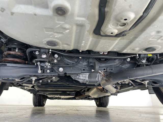 トヨタ ハリアー ハイブリッド プレミアム 長野県 2015(平27)年 3.8万km ホワイトパールクリスタルシャイン 4WD/サンルーフ/9インチ社外SDナビ（WVGA-EX900)/(ラジオ/フルセグTV/BT/DVD/SD/AUX)/バックカメラ/トヨタセーフティセンス/・クルーズコントロール/・レーンキープアシスト/・衝突被害軽減システム/盗難防止装置/電動リアゲート/社外デジタルインミラー/全方位ドライブレコーダー/ハーフレザーシート（合皮）/D席パワーシート/ステアリングスイッチ/純正ドアバイザー/18インチ純正アルミホイール/LEDヘッドライト/オートマチックハイビーム/フォグランプ/プッシュスタート/スマートキー/スペアキー/保証書/取扱説明書