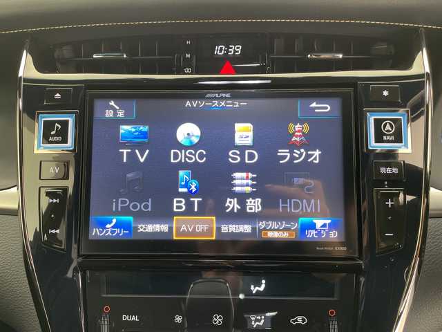 トヨタ ハリアー ハイブリッド プレミアム 長野県 2015(平27)年 3.8万km ホワイトパールクリスタルシャイン 4WD/サンルーフ/9インチ社外SDナビ（WVGA-EX900)/(ラジオ/フルセグTV/BT/DVD/SD/AUX)/バックカメラ/トヨタセーフティセンス/・クルーズコントロール/・レーンキープアシスト/・衝突被害軽減システム/盗難防止装置/電動リアゲート/社外デジタルインミラー/全方位ドライブレコーダー/ハーフレザーシート（合皮）/D席パワーシート/ステアリングスイッチ/純正ドアバイザー/18インチ純正アルミホイール/LEDヘッドライト/オートマチックハイビーム/フォグランプ/プッシュスタート/スマートキー/スペアキー/保証書/取扱説明書