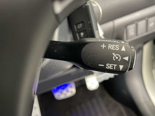 トヨタ ハリアー ハイブリッド プレミアム 長野県 2015(平27)年 3.8万km ホワイトパールクリスタルシャイン 4WD/サンルーフ/9インチ社外SDナビ（WVGA-EX900)/(ラジオ/フルセグTV/BT/DVD/SD/AUX)/バックカメラ/トヨタセーフティセンス/・クルーズコントロール/・レーンキープアシスト/・衝突被害軽減システム/盗難防止装置/電動リアゲート/社外デジタルインミラー/全方位ドライブレコーダー/ハーフレザーシート（合皮）/D席パワーシート/ステアリングスイッチ/純正ドアバイザー/18インチ純正アルミホイール/LEDヘッドライト/オートマチックハイビーム/フォグランプ/プッシュスタート/スマートキー/スペアキー/保証書/取扱説明書