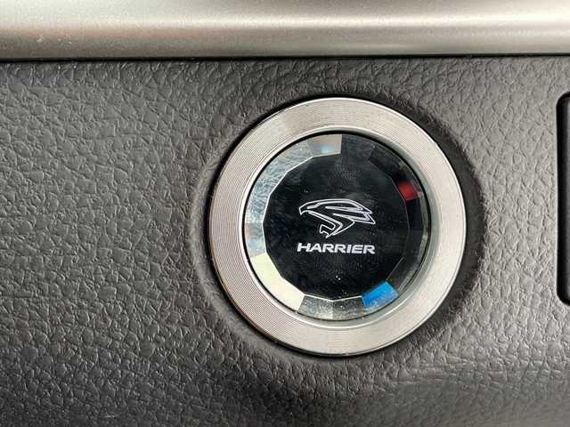 トヨタ ハリアー ハイブリッド プレミアム 長野県 2015(平27)年 3.8万km ホワイトパールクリスタルシャイン 4WD/サンルーフ/9インチ社外SDナビ（WVGA-EX900)/(ラジオ/フルセグTV/BT/DVD/SD/AUX)/バックカメラ/トヨタセーフティセンス/・クルーズコントロール/・レーンキープアシスト/・衝突被害軽減システム/盗難防止装置/電動リアゲート/社外デジタルインミラー/全方位ドライブレコーダー/ハーフレザーシート（合皮）/D席パワーシート/ステアリングスイッチ/純正ドアバイザー/18インチ純正アルミホイール/LEDヘッドライト/オートマチックハイビーム/フォグランプ/プッシュスタート/スマートキー/スペアキー/保証書/取扱説明書