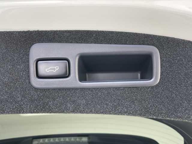 トヨタ ハリアー ハイブリッド プレミアム 長野県 2015(平27)年 3.8万km ホワイトパールクリスタルシャイン 4WD/サンルーフ/9インチ社外SDナビ（WVGA-EX900)/(ラジオ/フルセグTV/BT/DVD/SD/AUX)/バックカメラ/トヨタセーフティセンス/・クルーズコントロール/・レーンキープアシスト/・衝突被害軽減システム/盗難防止装置/電動リアゲート/社外デジタルインミラー/全方位ドライブレコーダー/ハーフレザーシート（合皮）/D席パワーシート/ステアリングスイッチ/純正ドアバイザー/18インチ純正アルミホイール/LEDヘッドライト/オートマチックハイビーム/フォグランプ/プッシュスタート/スマートキー/スペアキー/保証書/取扱説明書