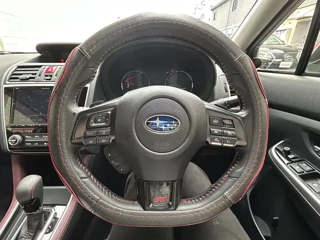 スバル レヴォーグ 2．0STIスポーツアイサイト 愛知県 2018(平30)年 3.5万km クリスタルホワイトP ワンオーナー/４WD/純正BILSTEIN製ダンパー/社外スポーツマフラー〈HKS〉/ボルドー＆ブラックレザーシート/前席パワーシート〈運転席メモリ付〉/前席シートヒーター/純正DIATONESOUNDナビ/・DVD／Bluetooth／地デジTV/バックカメラ/社外スピーカー〈KENWOOD製〉/デジタルインナーミラー/社外ミラーカバー/社外サブウーファ―〈Carrozzeria〉/LEDヘッドライト＆フォグランプ/リアフォグランプ/純正18インチAW/・タイヤ：ミシュラン パイロットスポーツ５/STIロゴ入りステンレス製スカッフプレート/アイサイトツーリングアシスト/・プリクラッシュセーフティ/・後退時自動ブレーキシステム/・車線逸脱警報機能/・誤発進抑制制御/・誤後進抑制制御/・全車速追従型レーダークルーズコントロール/・ツーリングアシスト/・アイサイトアシストモニター/アイサイトセィフティプラス/・リアビークルディテクション/・ハイビームアシスト/・フロント／サイドビューカメラ/・スマートリアビューカメラ/スマートキー＆プッシュスタート