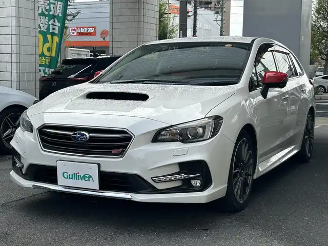 スバル レヴォーグ 2．0STIスポーツアイサイト 愛知県 2018(平30)年 3.5万km クリスタルホワイトP ワンオーナー/４WD/純正BILSTEIN製ダンパー/社外スポーツマフラー〈HKS〉/ボルドー＆ブラックレザーシート/前席パワーシート〈運転席メモリ付〉/前席シートヒーター/純正DIATONESOUNDナビ/・DVD／Bluetooth／地デジTV/バックカメラ/社外スピーカー〈KENWOOD製〉/デジタルインナーミラー/社外ミラーカバー/社外サブウーファ―〈Carrozzeria〉/LEDヘッドライト＆フォグランプ/リアフォグランプ/純正18インチAW/・タイヤ：ミシュラン パイロットスポーツ５/STIロゴ入りステンレス製スカッフプレート/アイサイトツーリングアシスト/・プリクラッシュセーフティ/・後退時自動ブレーキシステム/・車線逸脱警報機能/・誤発進抑制制御/・誤後進抑制制御/・全車速追従型レーダークルーズコントロール/・ツーリングアシスト/・アイサイトアシストモニター/アイサイトセィフティプラス/・リアビークルディテクション/・ハイビームアシスト/・フロント／サイドビューカメラ/・スマートリアビューカメラ/スマートキー＆プッシュスタート